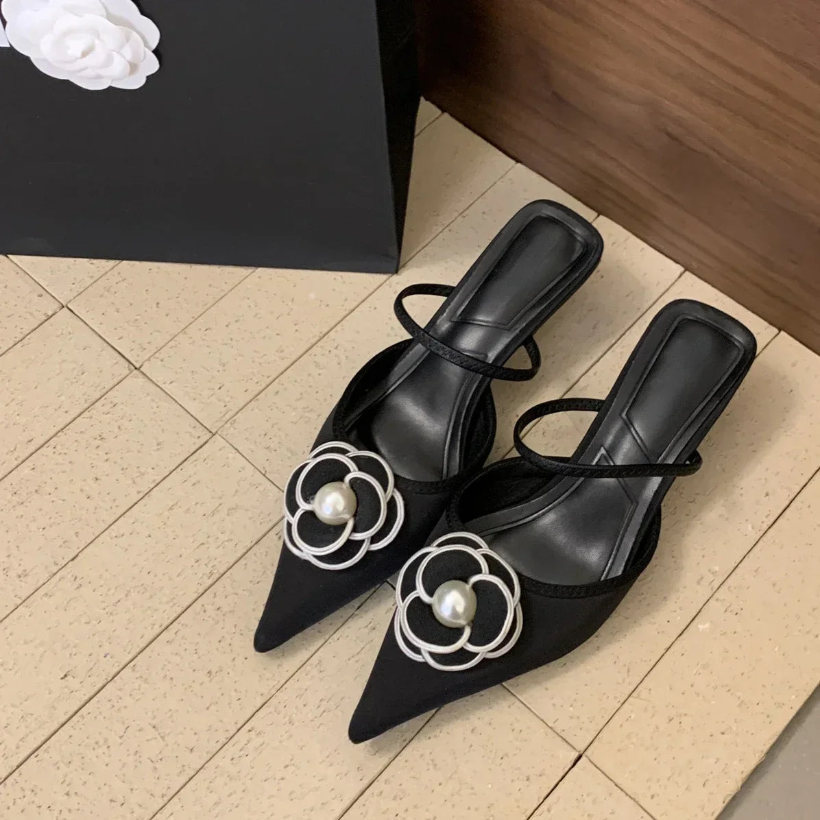 Flower Pointed Toe Pump Shoes