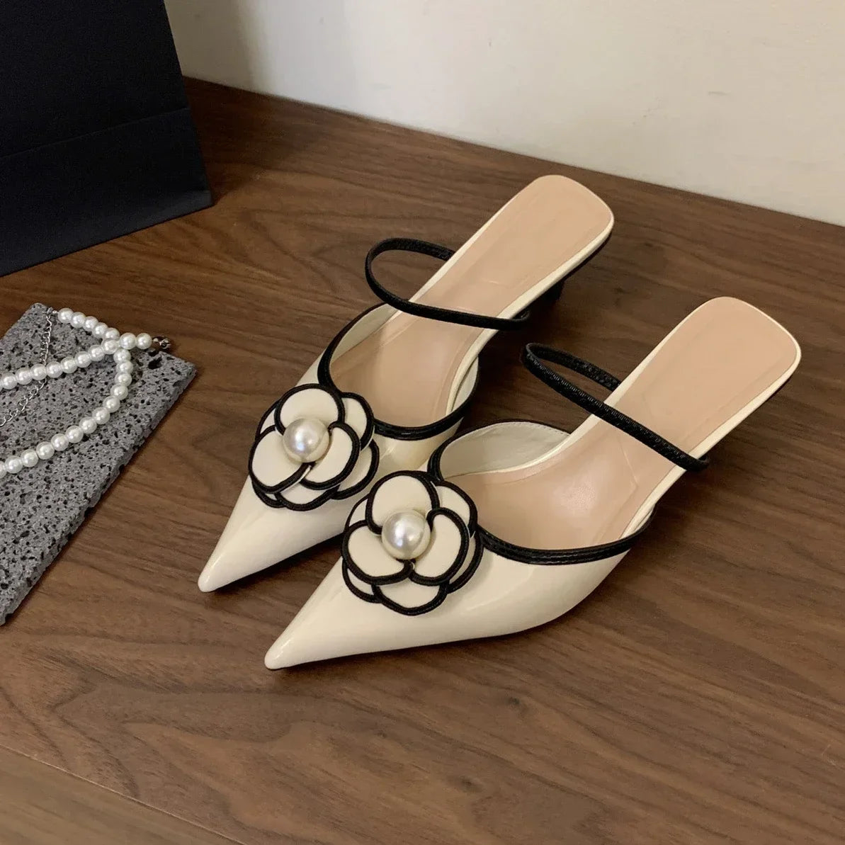 Flower Pointed Toe Pump Shoes